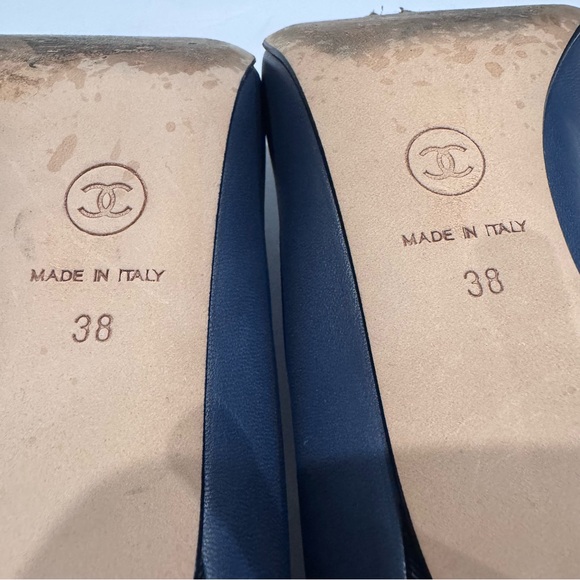CHANEL Cruise 2012 Collection Cap Toe Pumps Navy Black 38 GUC - Picture 14 of 15